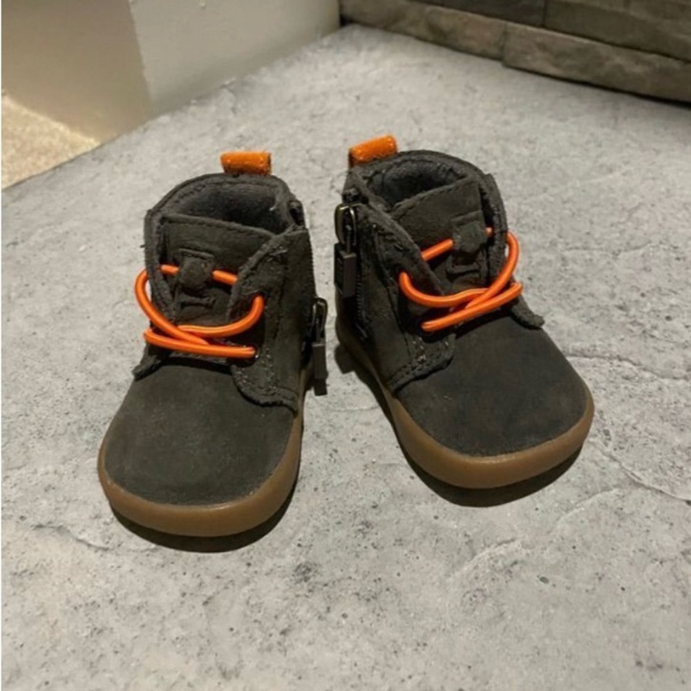 UGG INFANTS KRISTJAN BLACK OLIVE BOOTS SIZE 0/1
